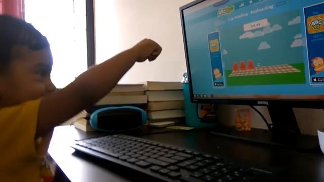 Learn and Identify Alphabet with Cup Stacking Keyboard Typing Game смотреть онлайн