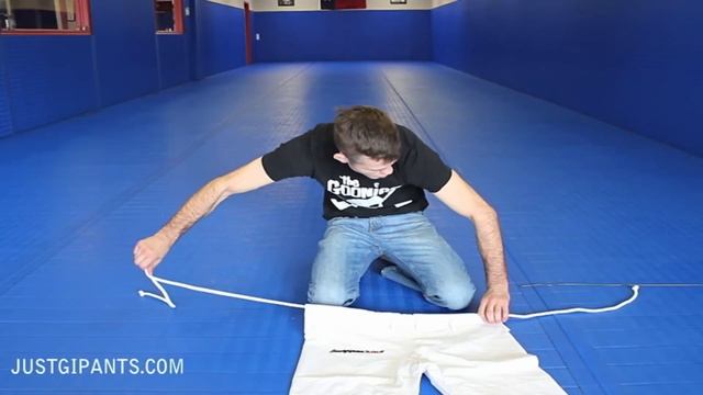 How to restring gi pants | Restring BJJ gi pants смотреть онлайн