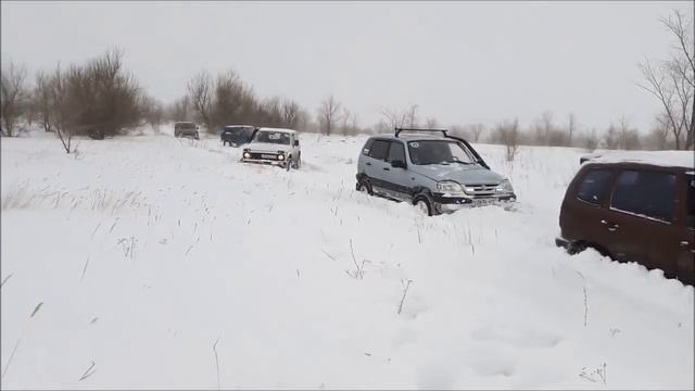 нивы коротыш и шевики по снегу смотреть онлайн