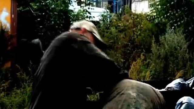 Дворник забил приятеля связкой ключей смотреть онлайн