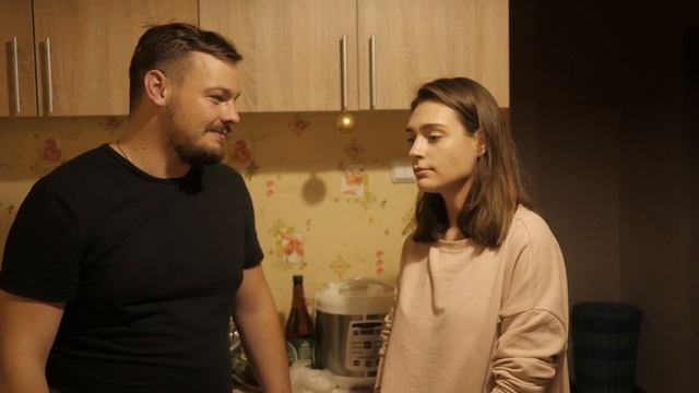 Девушка ест острый перец, проверяем реакцию смотреть онлайн