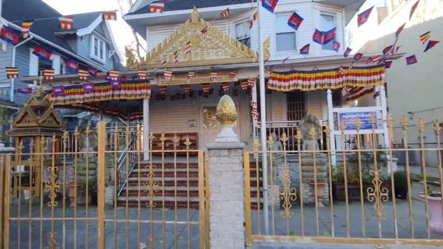 Камбоджский храм в Бруклине смотреть онлайн