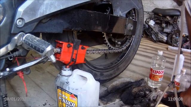 Kawasaki GPZ 1100 Мойка и смазка цепи Kettenmax смотреть онлайн