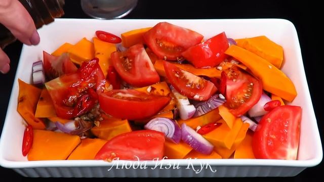 АРОМАТНАЯ ТЫКВА ЗАПЕЧЕННАЯ с помидорами луком и розмарином Вкусно и полезно Люда Изи Кук тыква смотреть онлайн