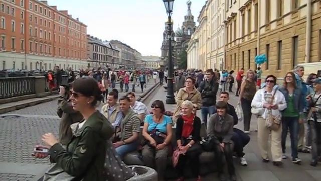 Дядя Миша - уличный балагур-музыкант! смотреть онлайн