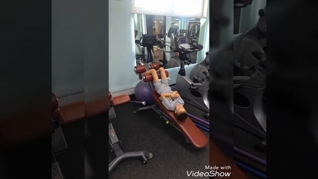 А как вы приучаете своих детей к спортивному залу? смотреть онлайн