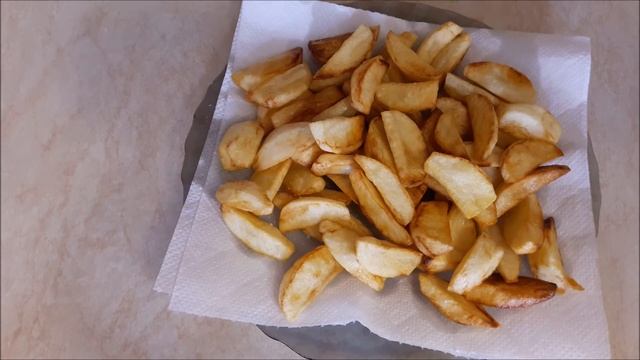 ВКУСНЕЙШИЙ ужин на всю семью Салат ГОСТИ на ПОРОГЕ печень и жареная картошка Ужин рецепты смотреть онлайн