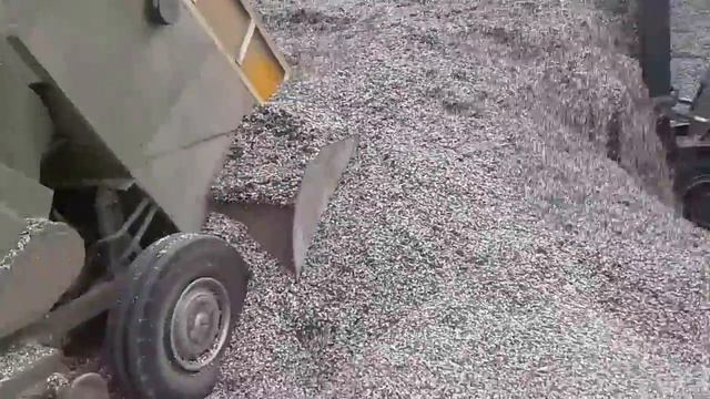 Загрузка лузги на машину. смотреть онлайн