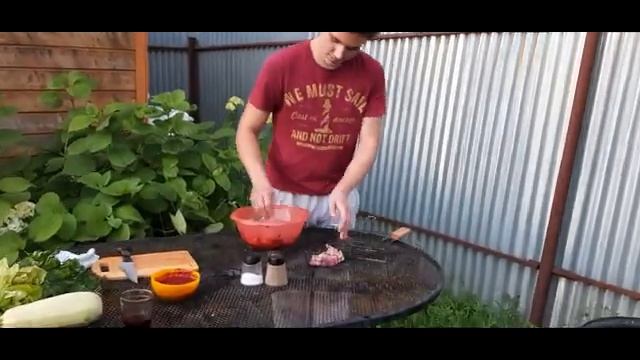 Шикарный Стейк из свинины. Стейк на мангале с брусничным соусом смотреть онлайн