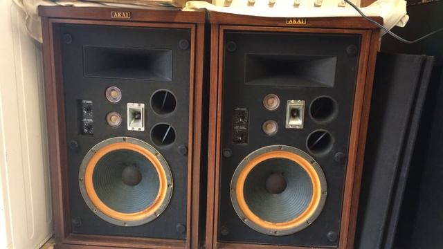 AKAI SW 180 Hiend Speakers System Trio Model We-8s Tube Amp