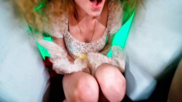 СРЫВАЕМ ПЛАТЬЯ БАСОМ НА ЭСКАЛЕЙДЕ