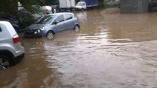 Потоп в Зябликово (г.Москва, ул.Мусы Джалиля) смотреть онлайн