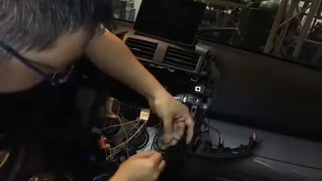Installing a Kenwood DNX-995S Radio into a Toyota Rav 4 смотреть онлайн