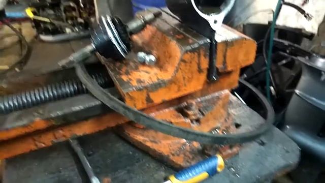 Вот что бывает с мотором, если его не обслуживать в конце сезона. смотреть онлайн