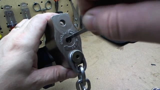 S&G Environmental Padlock Picked смотреть онлайн