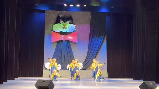 Миньоны - Черный котенок 2023 смотреть онлайн