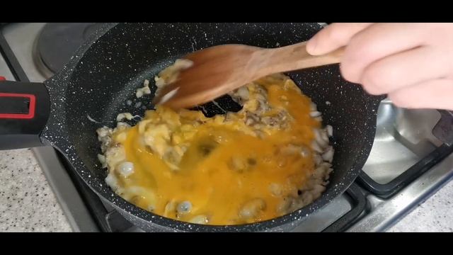 Вкусная закрытая пицца из лаваша на сковороде. Пицца за 10 минут. смотреть онлайн