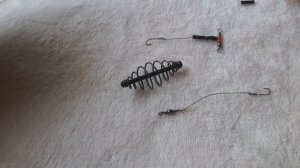 МОНТАЖ УЛОВИСТОЙ ДОННОЙ СНАСТИ НА КАРАСЯ. СКОЛЬЗЯЩАЯ КОРМУШКА / ПРУЖИНА