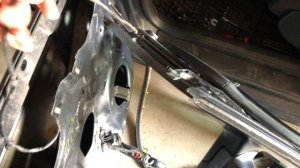 КАК СНЯТЬ  МЕХАНИЗМ СТЕКЛОПОДЪЕМНИКА ЛЕВОЙ ДВЕРИ AUDI A4 B6