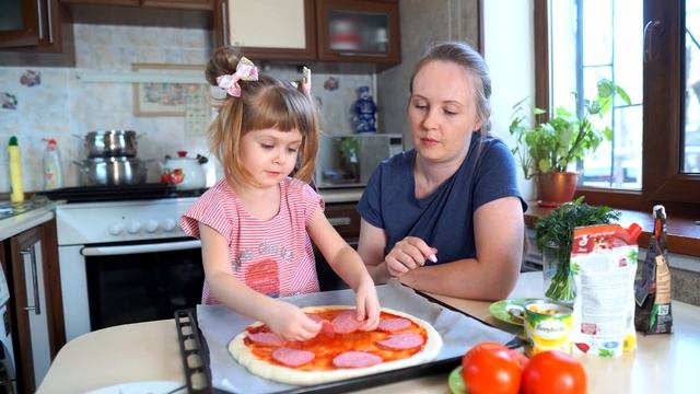 #ЛЕРА готовит ОЧЕНЬ ВКУСНУЮ ПИЦЦУ/#LERA prepares VERY TASTY PIZZA! смотреть онлайн