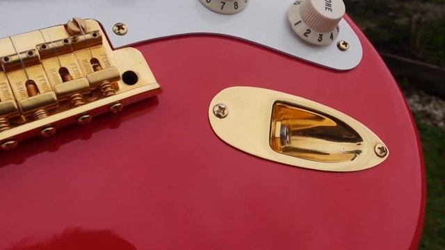 FENDER USA Custom Shop Classic Player Stratocaster "Fiesta Red + Maple" (2003) Serial-CN96017 смотреть онлайн