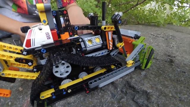Lego Technic 42028 Bulldozer. Бульдозер лего техник. смотреть онлайн