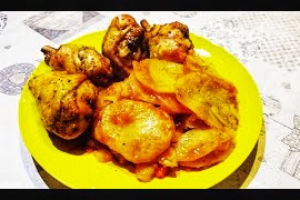 Курочка в томатном соке с картофелем.