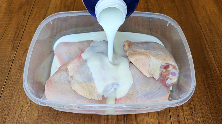 КУРИЦУ не варю и не жарю. Просто ЗАЛИВАЮ ее КЕФИРОМ и получаю ВКУСНЫЙ УЖИН!