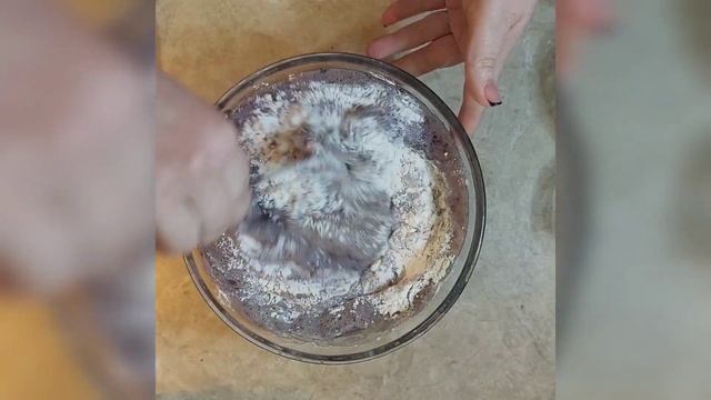 Пиріг зі сливовим варення, просто приготувати, швидко, смачно до чаю???