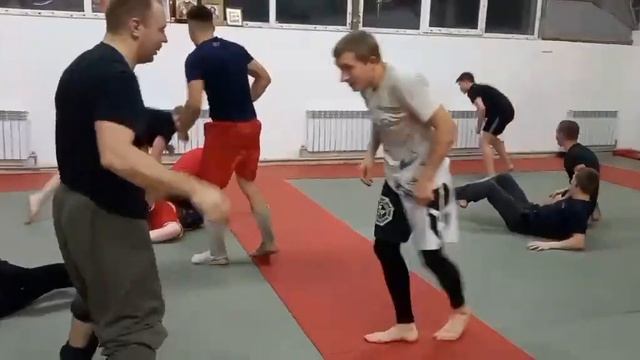 ЖЕСТКАЯ СПАРТАНСКАЯ БОРЬБА НА ТРЕНИРОВКИ! Набарываемся на дне борьбы=) смотреть онлайн