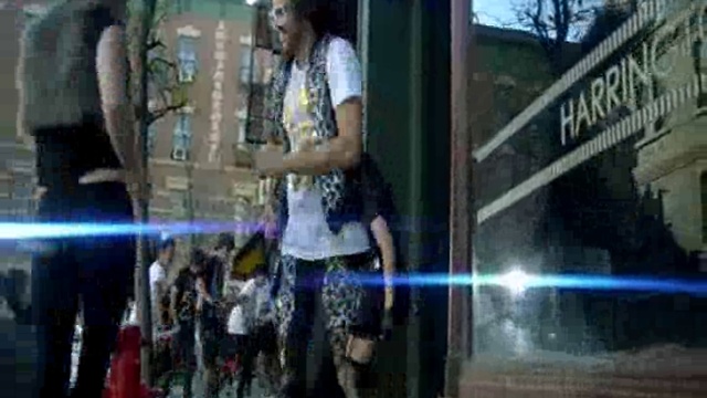 LMFAO_-_Party_Rock_Anthem_ft_Lauren_Bennett_GoonRo смотреть онлайн