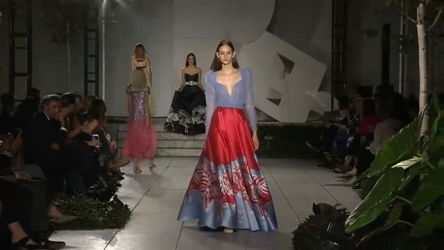 Carolina Herrera Spring/Summer 2018 смотреть онлайн