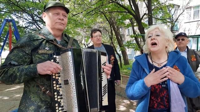 Акция "Поем двором" в Центрально-Городском районе г. Горловка смотреть онлайн