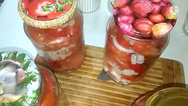 Маринованные томаты дольками с луком. смотреть онлайн