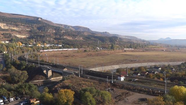 Электровоз ЭП20-021 с двухэтажным поездом № 4 Москва-Кисловодск смотреть онлайн