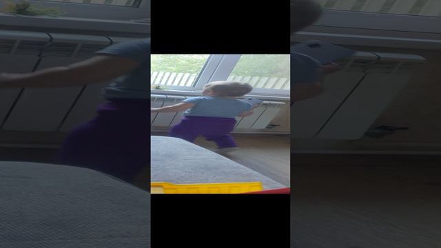 Влада звонит сестричке