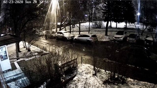 Москва, Ясенево, уютная камера во дворе со звуком. Live ptz. смотреть онлайн