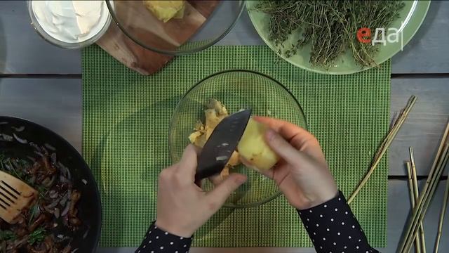 Картофельный рулет с грибной начинкой смотреть онлайн