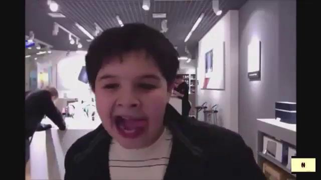Парень в в apple store зажигает (не надо стеснятся) смотреть онлайн