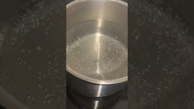 КАК ВСКИПЯТИТЬ КАСТРЮЛЮ ВОДЫ ЗА 1 МИН смотреть онлайн
