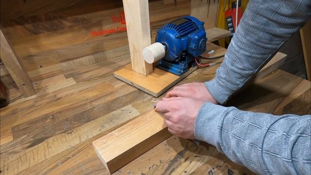 How to Make Awesome Machine For Workshop using a Motor and Scrap Wood смотреть онлайн