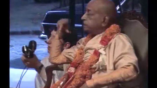 Cow is Mother Because We Drink Cow's Milk. How Can I Deny That She's Not Mother? - Prabhupada 1039 смотреть онлайн