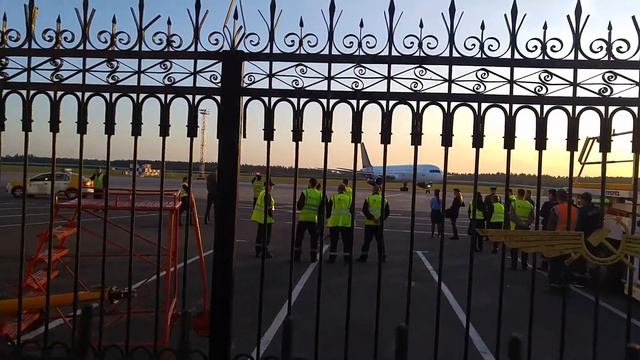 Arsenal F.C. landing in Minsk National airport, Belarus смотреть онлайн