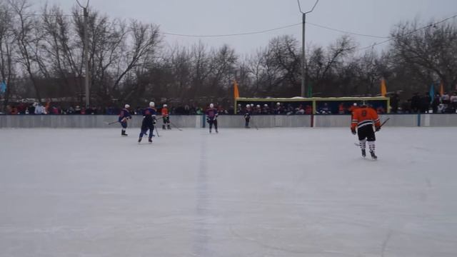 Сборная Павловского района забивает восьмой гол (8:3) в игре с Завьяловским районом смотреть онлайн