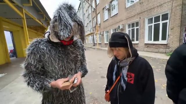 Сане Парадеевичу подарили Мерседес смотреть онлайн