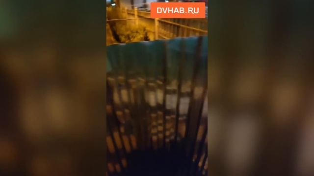 Забором с «колючкой» обезопасили детей в Хабаровске смотреть онлайн