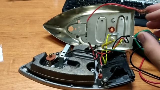 Что делать если утюг перестал греть. Замена термопредохранителя смотреть онлайн