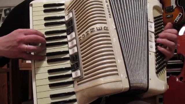 Hohner Tango II M , perlmuttweiß смотреть онлайн