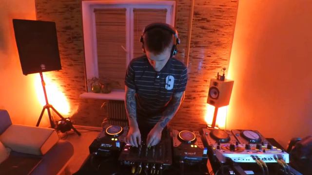 DJ Room ZP . Александр Дашко . Обучение диджеингу в Запорожье . Школа диджеев . смотреть онлайн