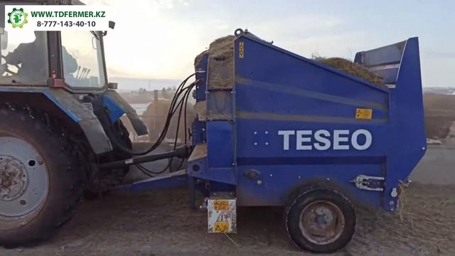 RBS Teseo раздает измельченное сено в кормушки